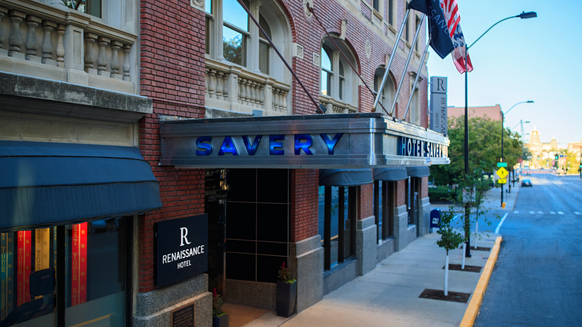 Photo: Daytime exterior Renaissance Des Moines Savery hotel.