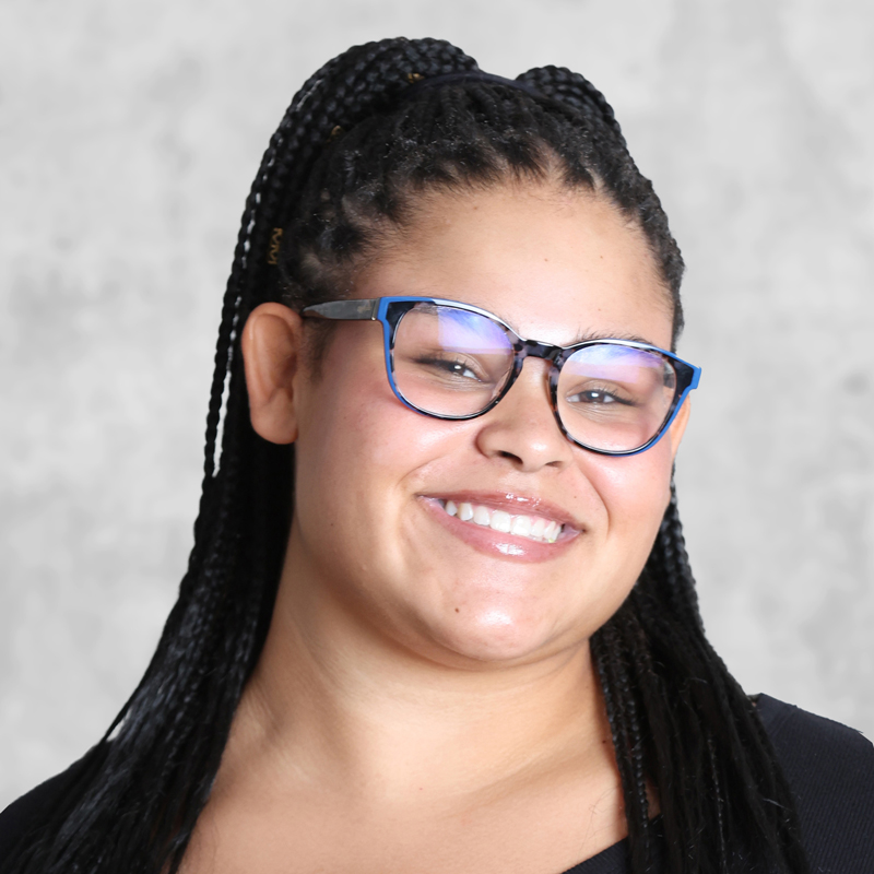 Headshot: Devanne Metzger